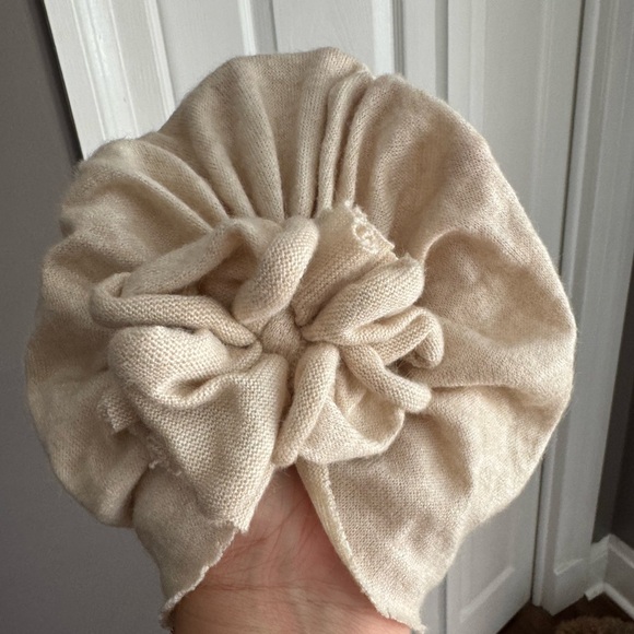 Neutral beige bunny knot - Picture 1 of 2